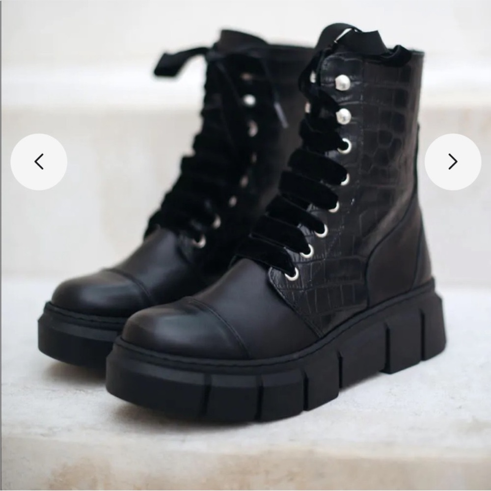 Can Can Black Croco Boots